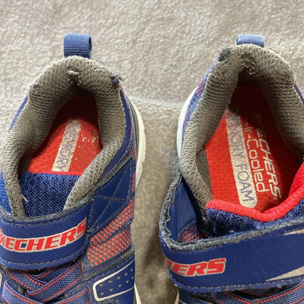 Little Boys Skechers Tennis Shoes Size 10.5. Red and Blue Velcro Sneakers. - Picture 7 of 8